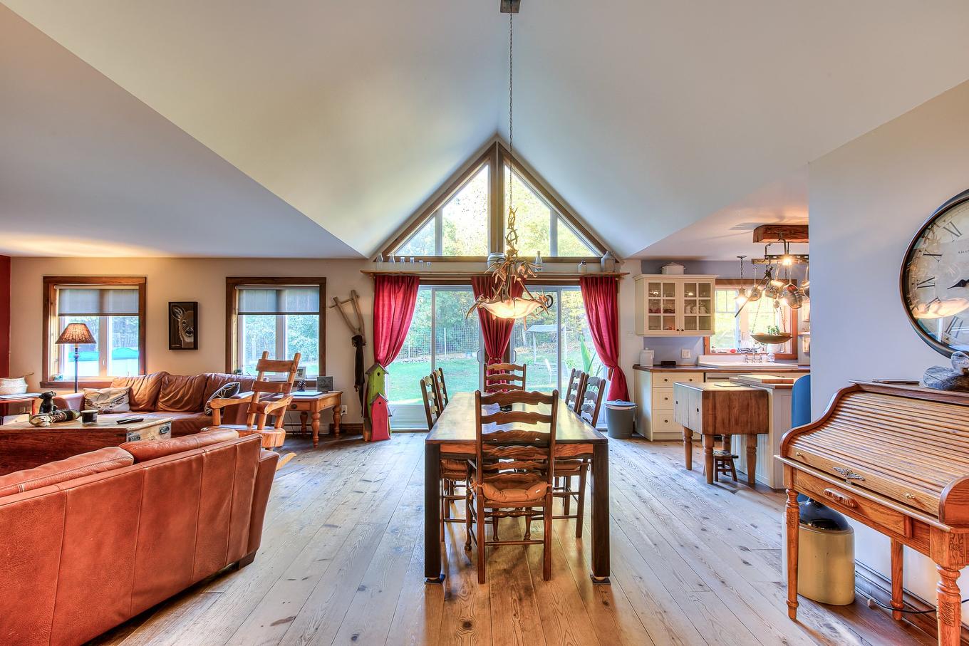 Vue d'ensemble - 3315 Ch. De La Rivière-Du-Nord, Mirabel, QC - Indoor Photo Showing Living Room