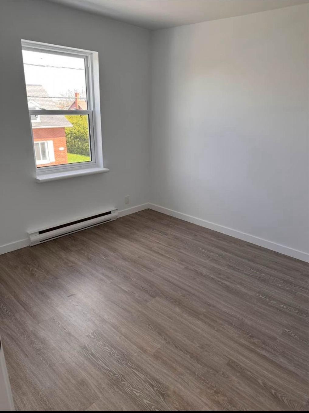 Chambre à coucher - 133 Rue Ellice, Salaberry-De-Valleyfield, QC - Indoor Photo Showing Other Room