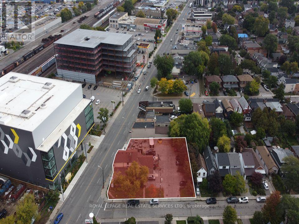 3513 Dundas Street W, Toronto, ON