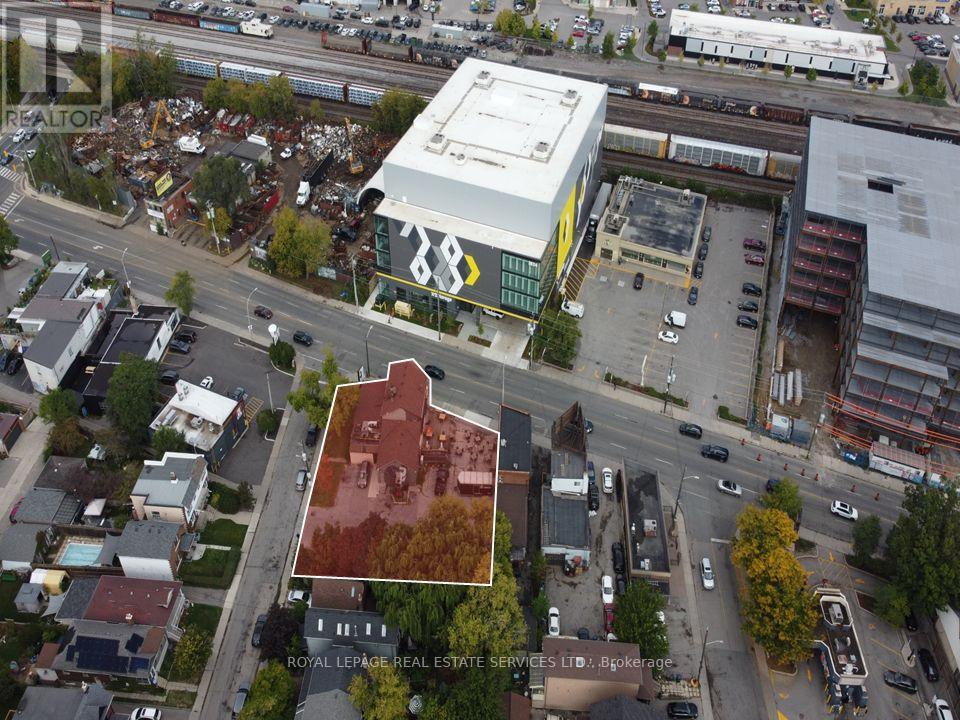 3513 Dundas Street W, Toronto, ON