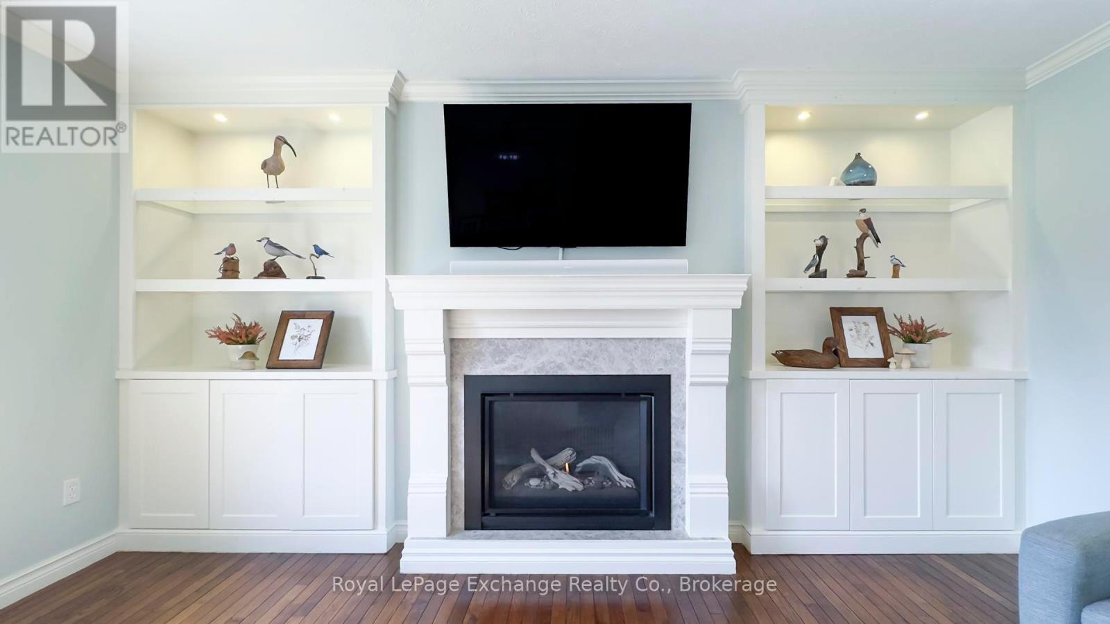 723 Goldie Crescent, Kincardine, ON - Indoor Photo Showing Living Room With Fireplace