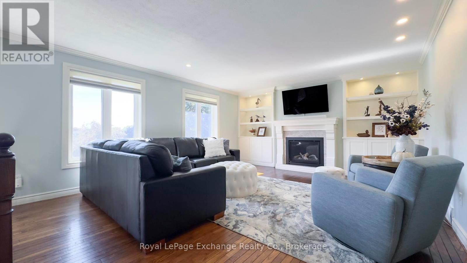 723 Goldie Crescent, Kincardine, ON - Indoor Photo Showing Living Room With Fireplace