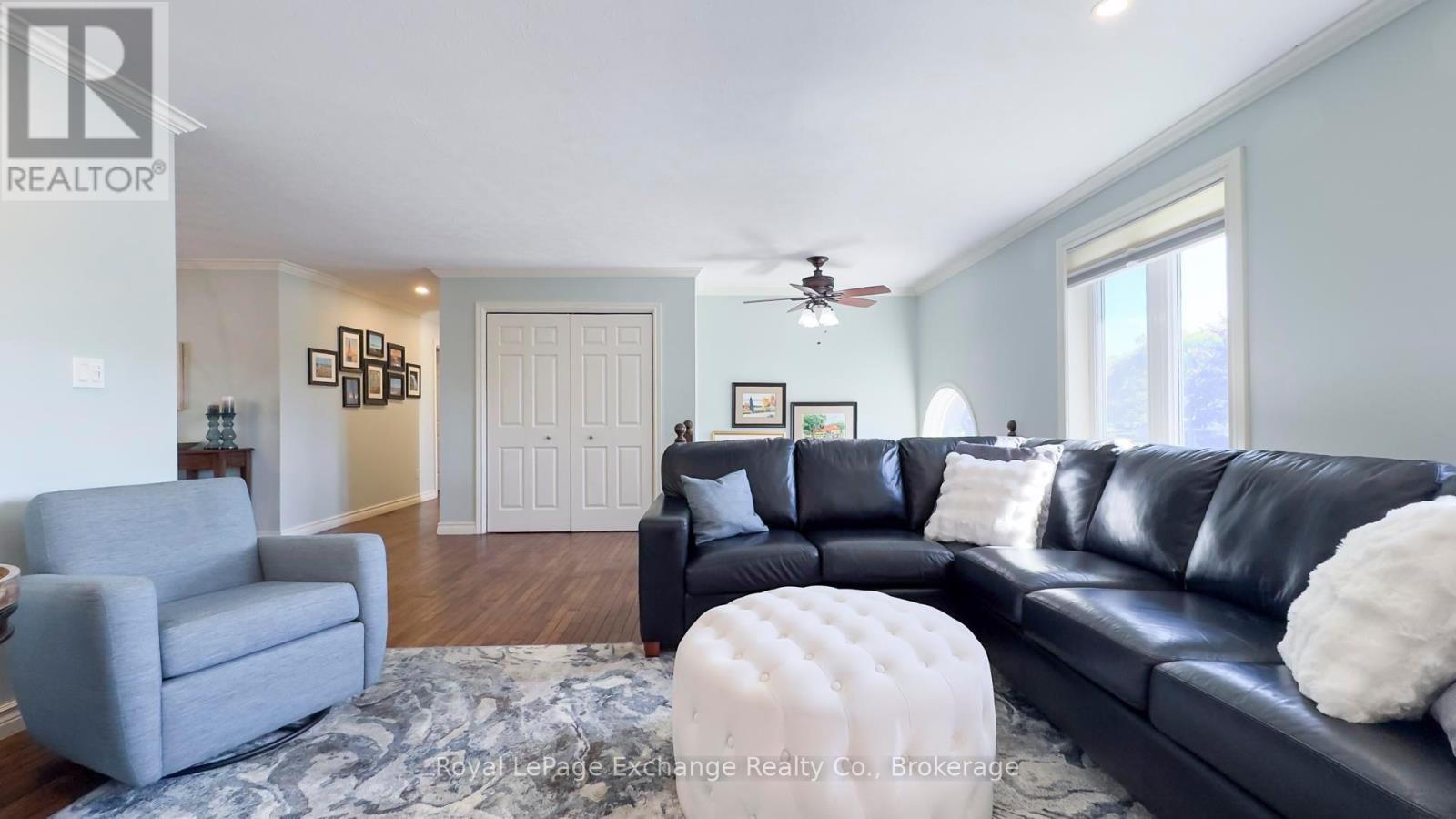 723 Goldie Crescent, Kincardine, ON - Indoor Photo Showing Living Room