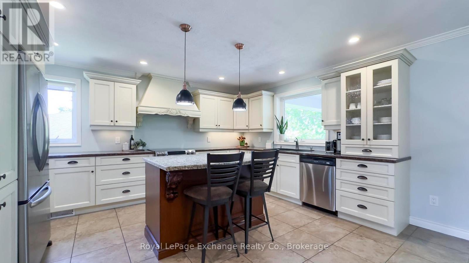 723 Goldie Crescent, Kincardine, ON - Indoor Photo Showing Kitchen