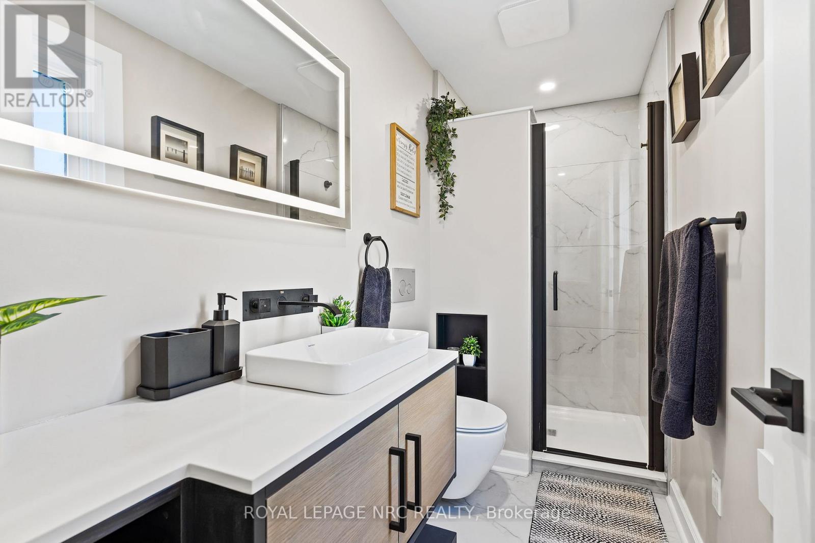 632 Steele Street, Port Colborne (Main Street), ON - Indoor Photo Showing Bathroom