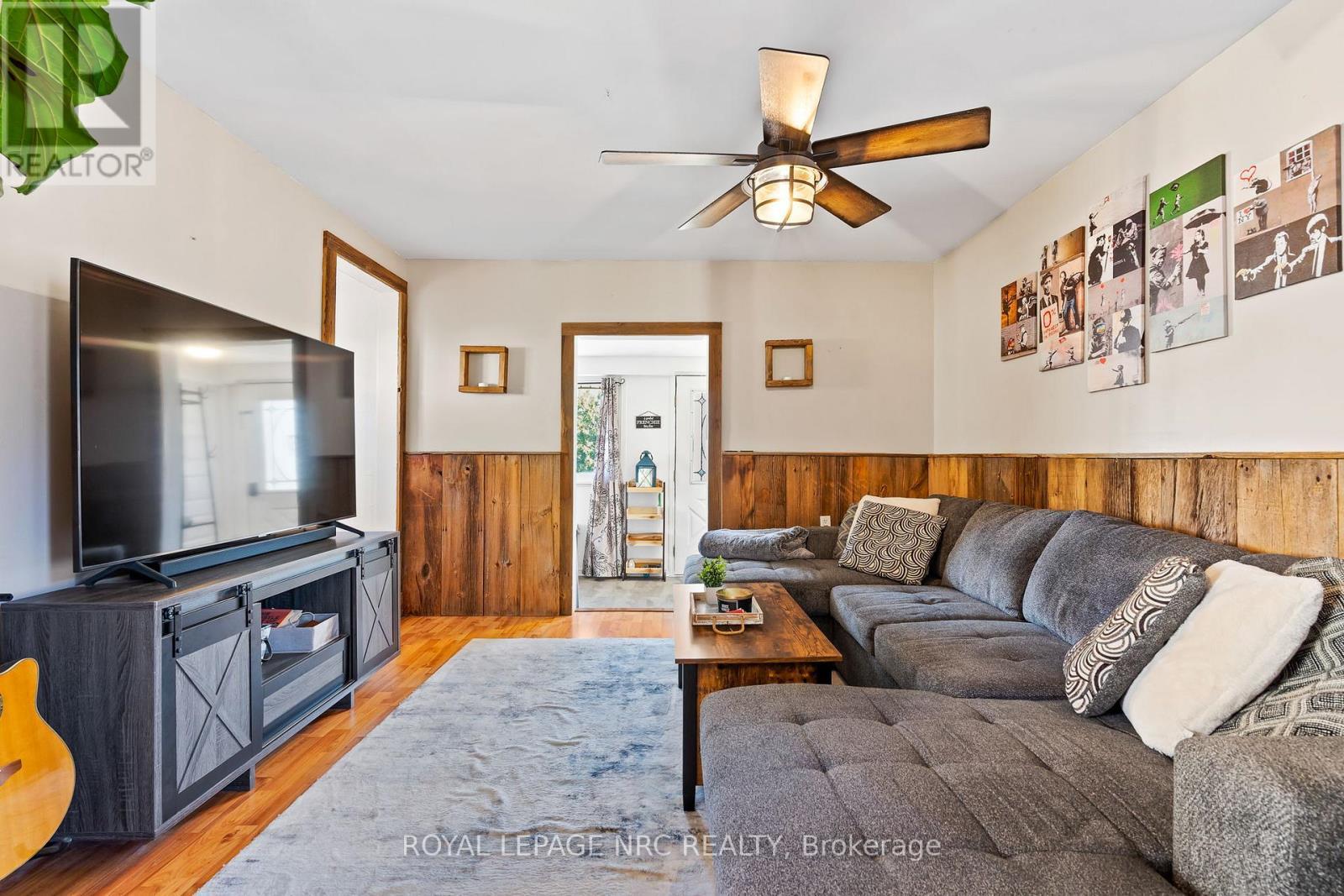 632 Steele Street, Port Colborne (Main Street), ON - Indoor Photo Showing Living Room