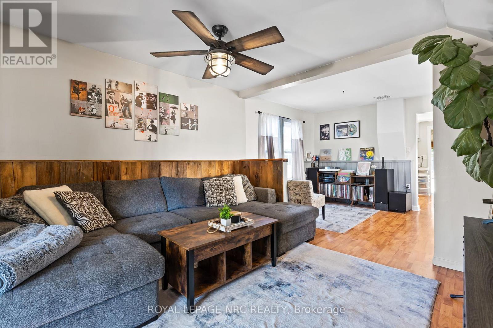 632 Steele Street, Port Colborne (Main Street), ON - Indoor Photo Showing Living Room