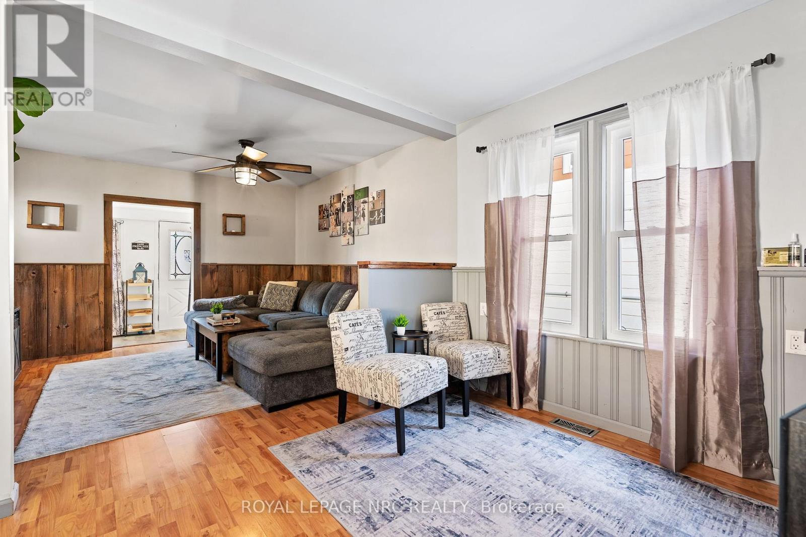 632 Steele Street, Port Colborne (Main Street), ON - Indoor Photo Showing Living Room