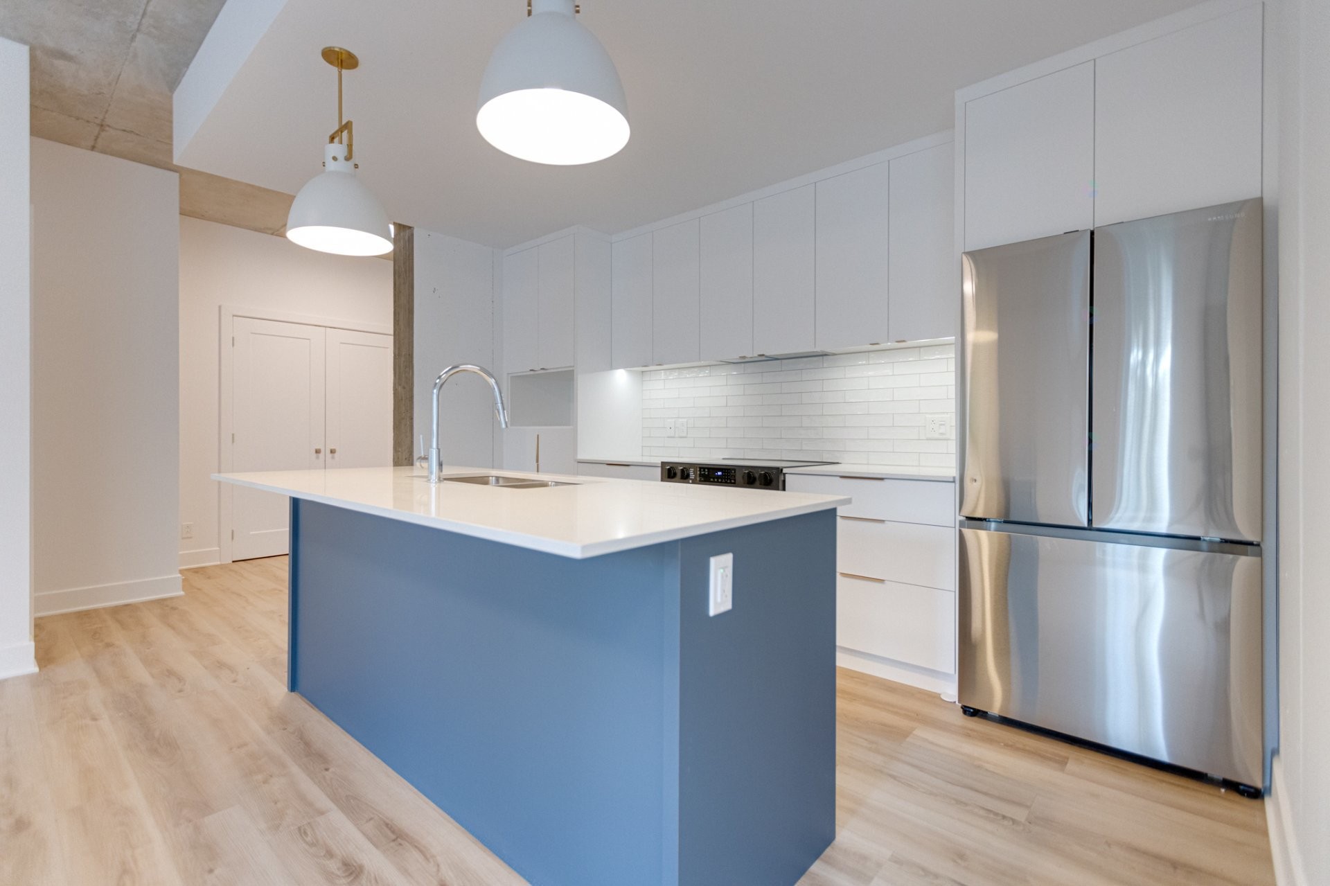 Cuisine - 104-8945 Boul. Viau, Montréal (Saint-Léonard), QC - Indoor Photo Showing Kitchen With Upgraded Kitchen