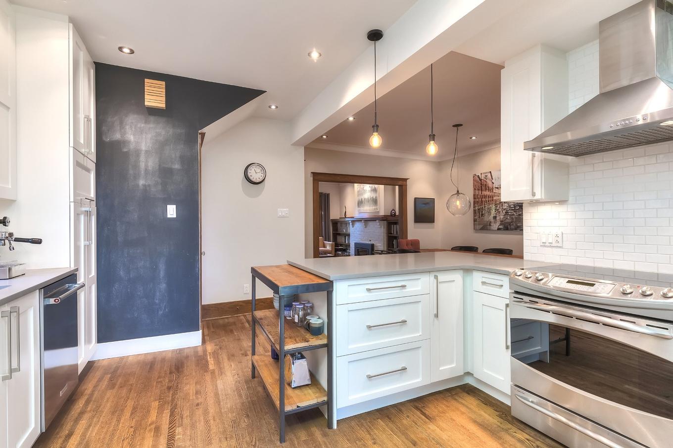 Cuisine - 4367 Av. De Mayfair, Montréal (Côte-Des-Neiges/Notre-Dame-De-Grâce), QC - Indoor Photo Showing Kitchen With Upgraded Kitchen