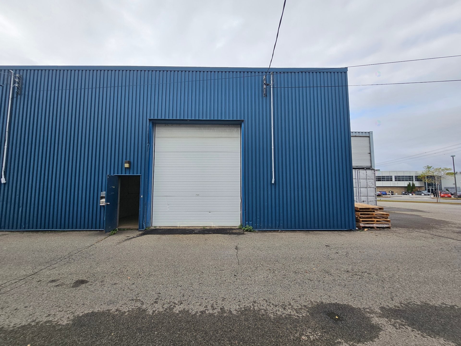 Expédition (porte/quai) - 100-2315 Boul. Des Entreprises, Terrebonne (Terrebonne), QC - Outdoor