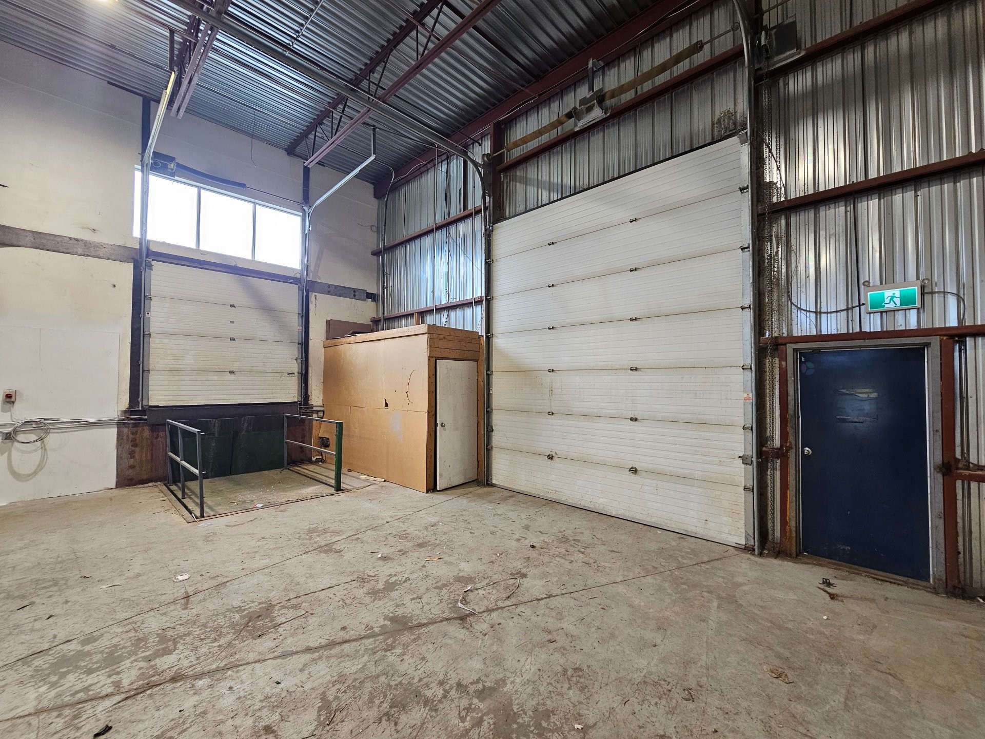 Entrepôt - 100-2315 Boul. Des Entreprises, Terrebonne (Terrebonne), QC - Indoor Photo Showing Garage