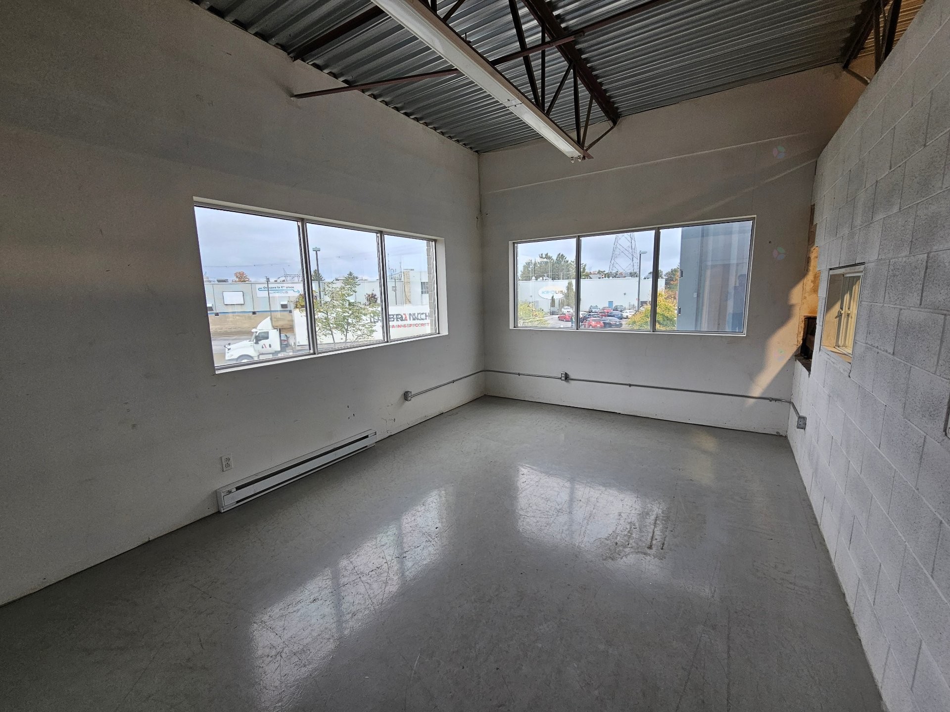 Bureau - 100-2315 Boul. Des Entreprises, Terrebonne (Terrebonne), QC - Indoor Photo Showing Other Room