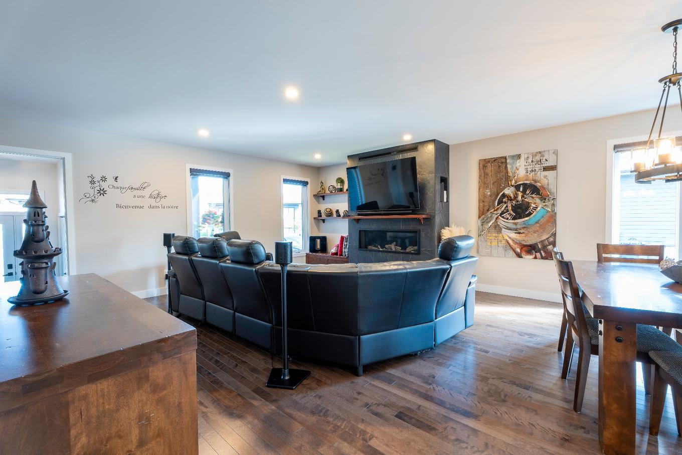 Living room - 157 Rue Jules Monast, Cowansville, QC - Indoor With Fireplace