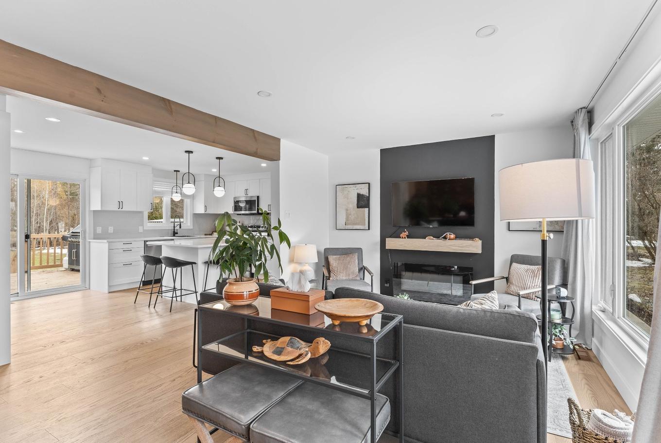 Vue d'ensemble - 1358 Rue Des Pins, Magog, QC - Indoor Photo Showing Living Room With Fireplace