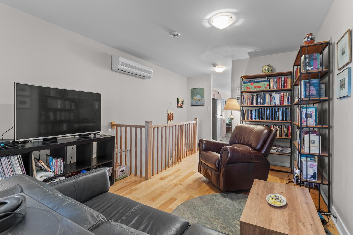 Salon - 102-2238 Rue Cardinal, Montréal (Le Sud-Ouest), QC - Indoor Photo Showing Living Room