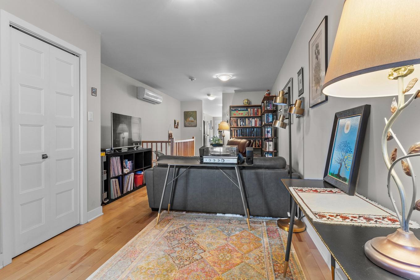 Boudoir - 102-2238 Rue Cardinal, Montréal (Le Sud-Ouest), QC - Indoor