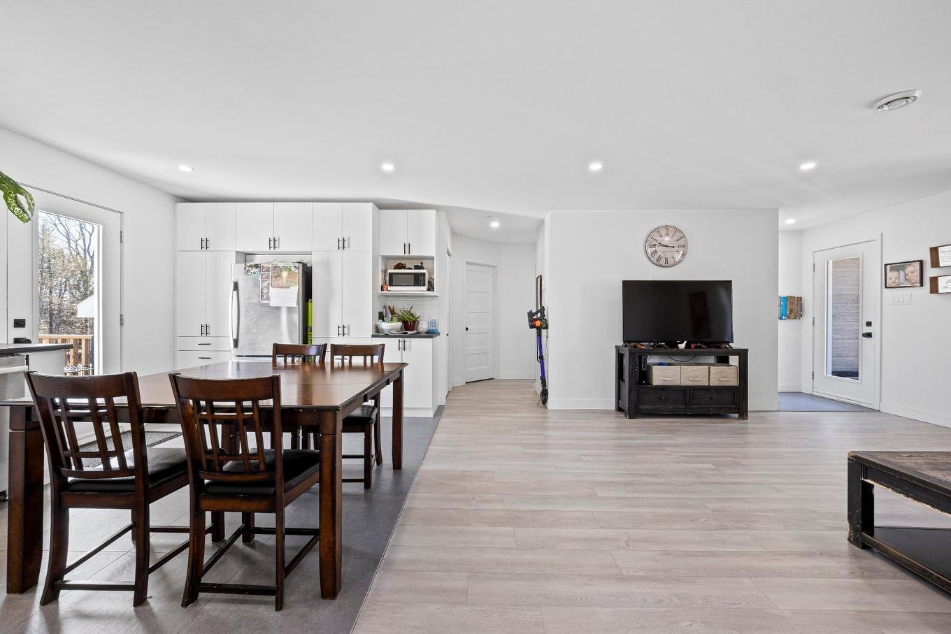 Living room - 5B Mtée Crooks, Grenville-Sur-La-Rouge, QC - Indoor