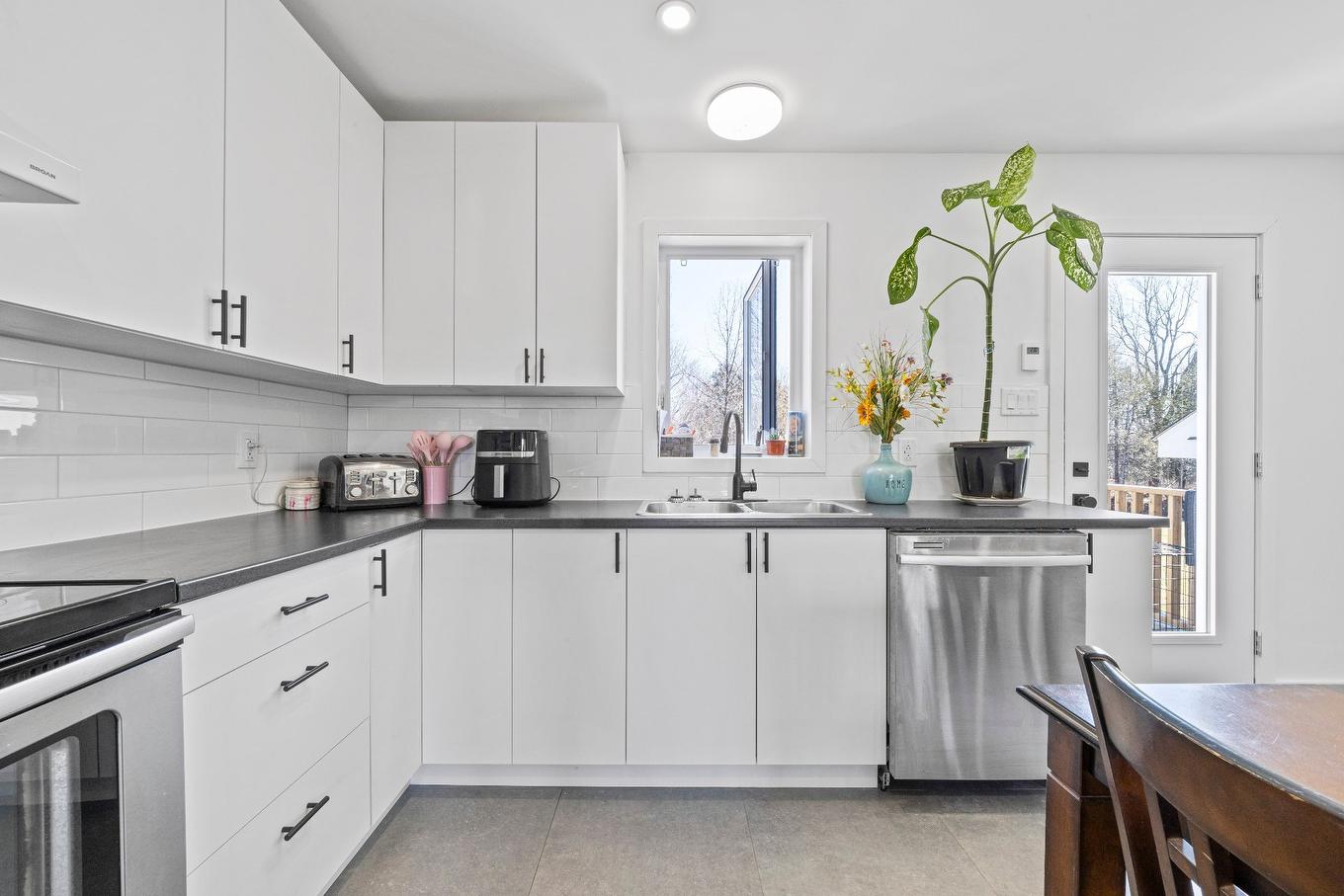 Kitchen - 5B Mtée Crooks, Grenville-Sur-La-Rouge, QC - Indoor Photo Showing Kitchen With Double Sink