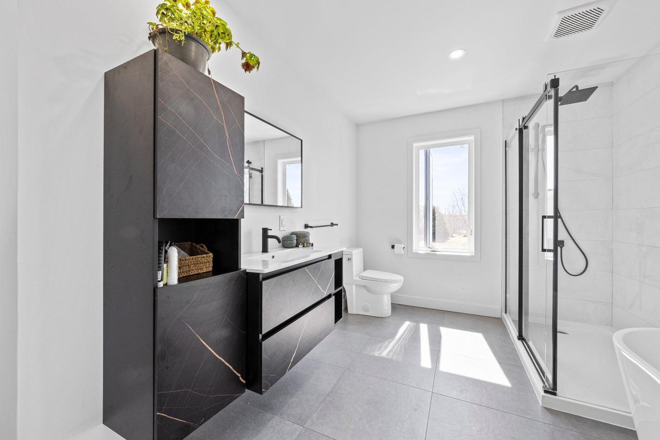 Bathroom - 5B Mtée Crooks, Grenville-Sur-La-Rouge, QC - Indoor Photo Showing Bathroom