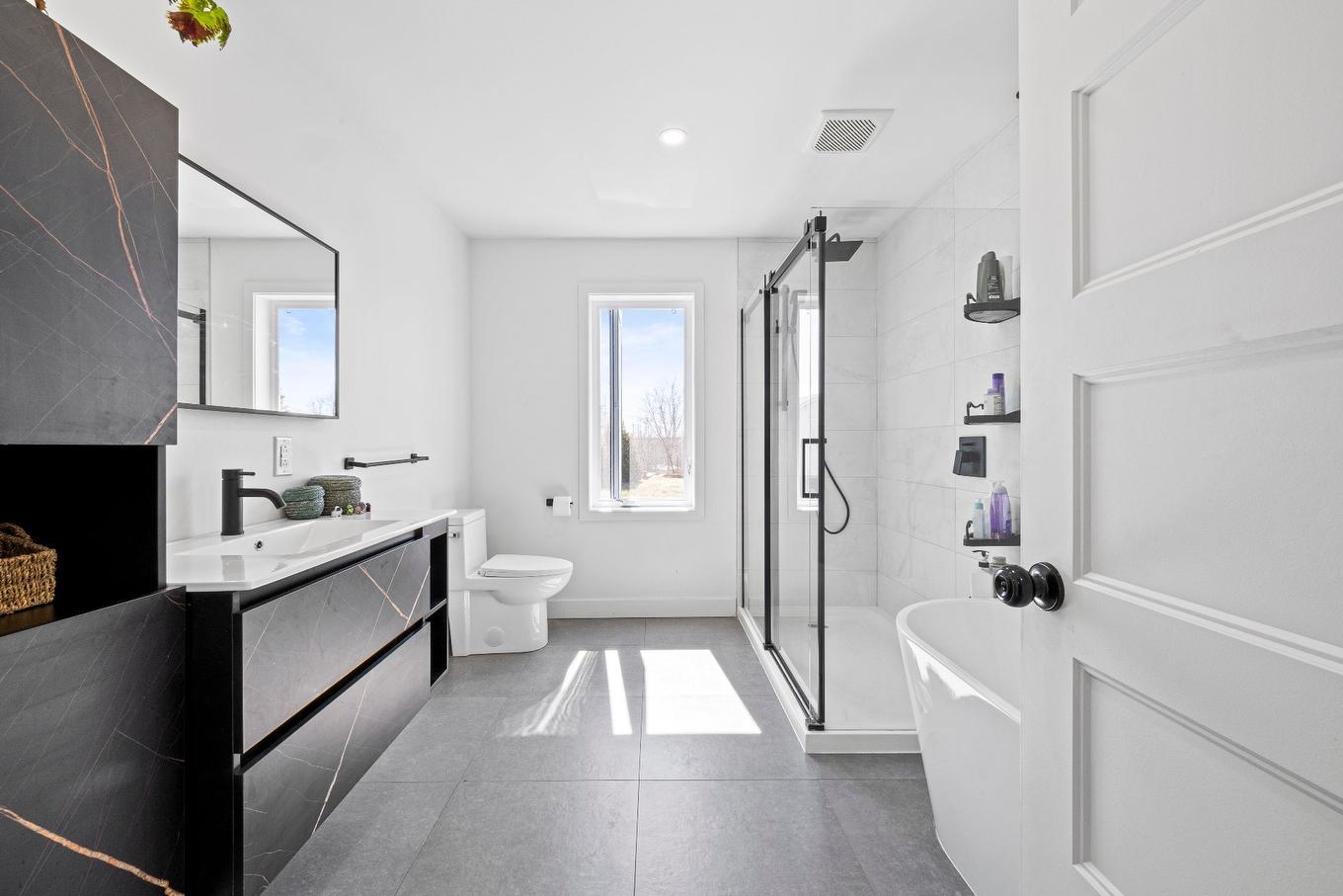 Bathroom - 5B Mtée Crooks, Grenville-Sur-La-Rouge, QC - Indoor Photo Showing Bathroom