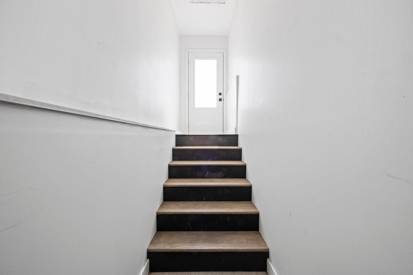 Staircase - 5B Mtée Crooks, Grenville-Sur-La-Rouge, QC - Indoor Photo Showing Other Room