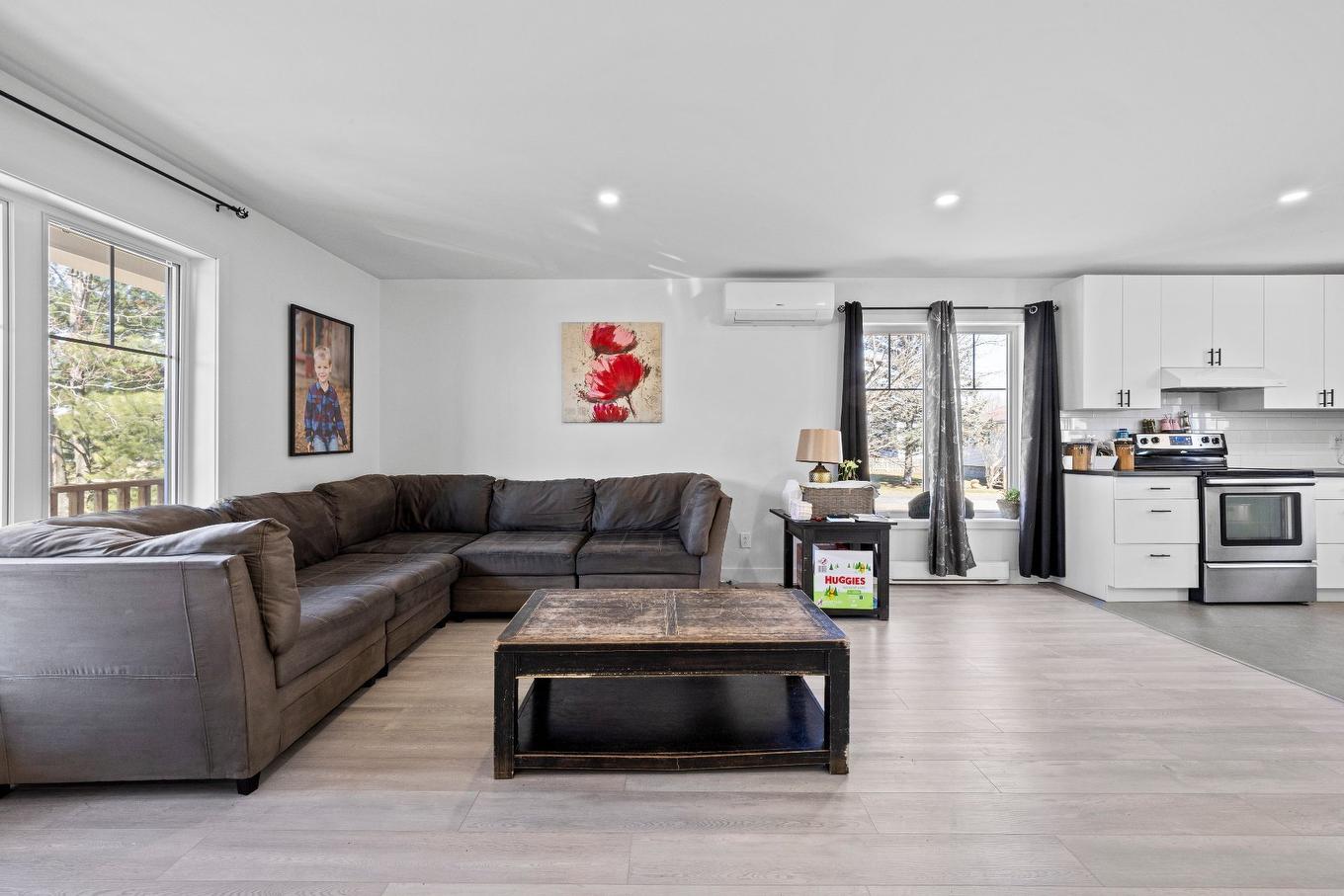 Living room - 5B Mtée Crooks, Grenville-Sur-La-Rouge, QC - Indoor Photo Showing Living Room