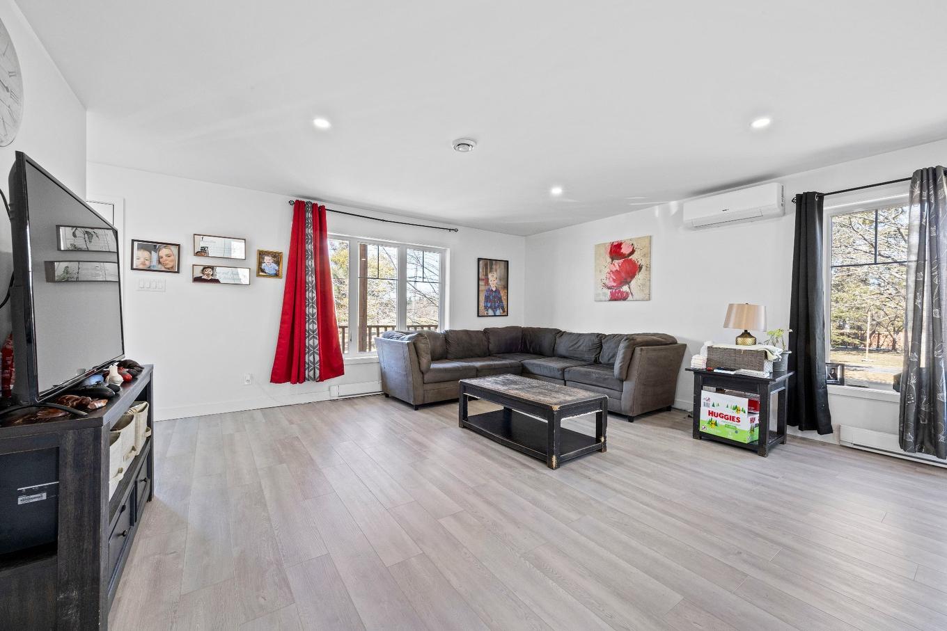 Living room - 5B Mtée Crooks, Grenville-Sur-La-Rouge, QC - Indoor Photo Showing Living Room