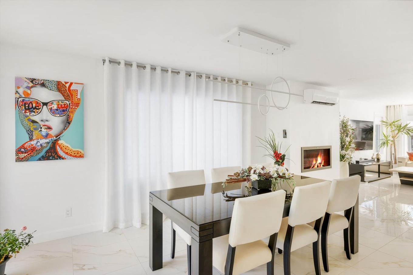 Cuisine - 190 Rue De Montmartre, Trois-Rivières, QC - Indoor Photo Showing Dining Room With Fireplace