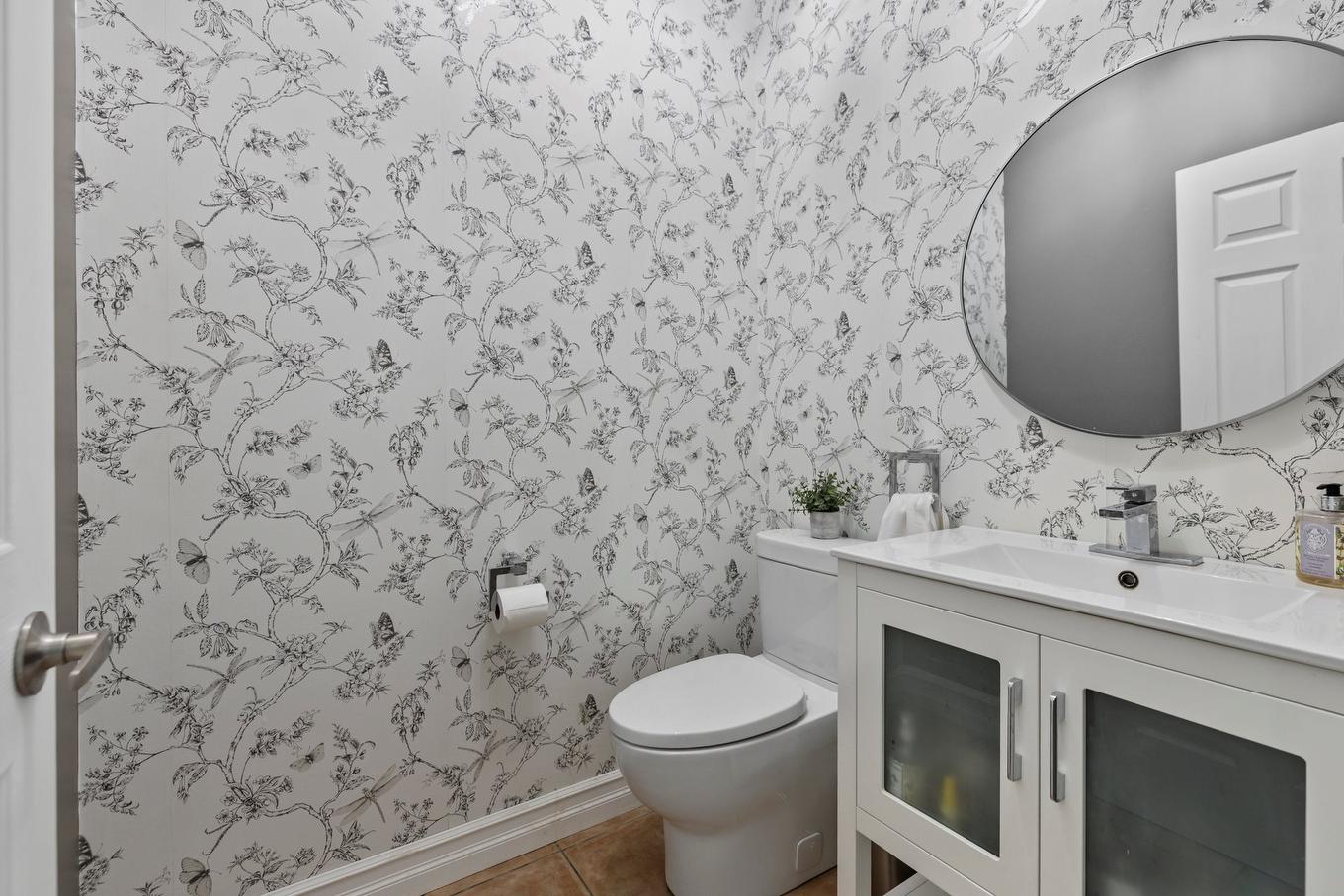 Powder room - 2527 Rue De La Vallée-De-La-Loire, Saint-Lazare, QC - Indoor Photo Showing Bathroom