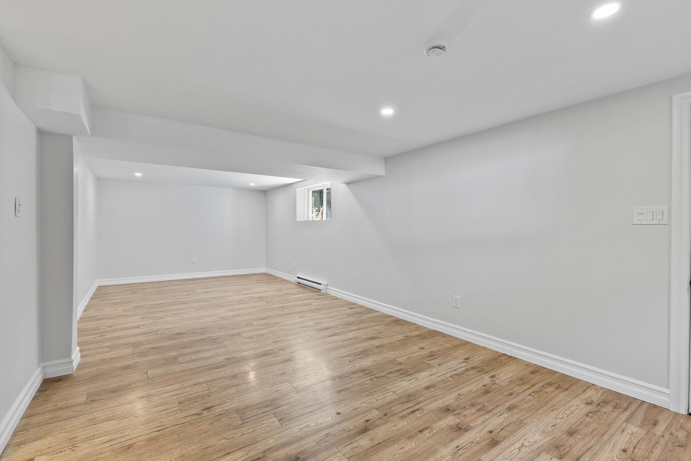 Family room - 2527 Rue De La Vallée-De-La-Loire, Saint-Lazare, QC - Indoor Photo Showing Other Room