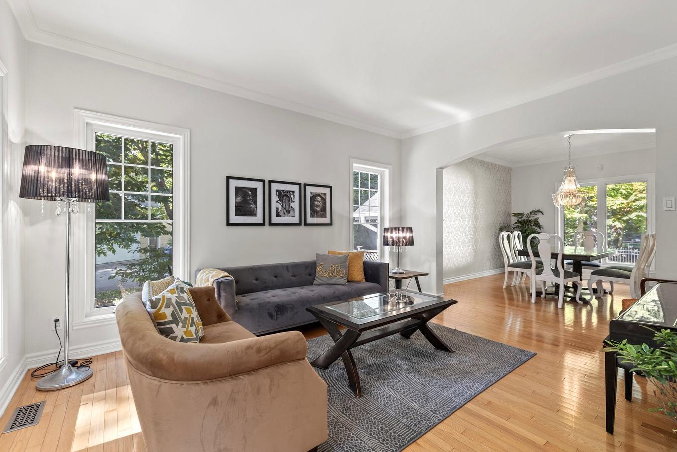 Living room - 2527 Rue De La Vallée-De-La-Loire, Saint-Lazare, QC - Indoor Photo Showing Living Room