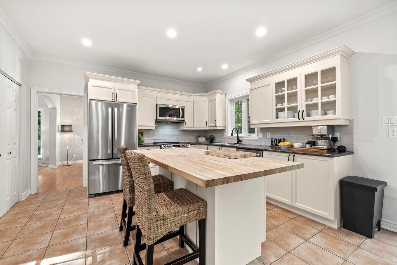 Kitchen - 2527 Rue De La Vallée-De-La-Loire, Saint-Lazare, QC - Indoor Photo Showing Kitchen
