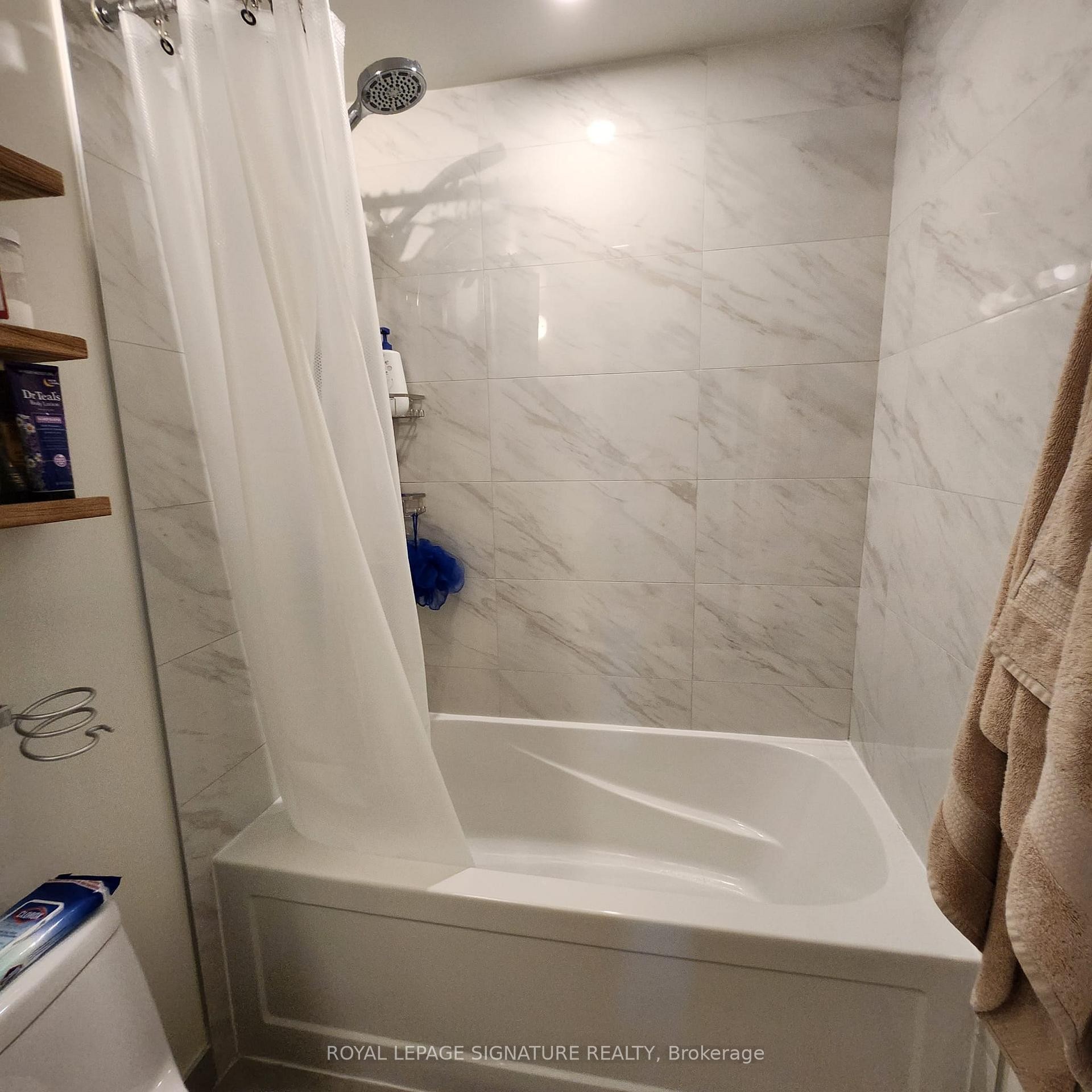 910-3100 Keele Street, Toronto, ON - Indoor Photo Showing Bathroom