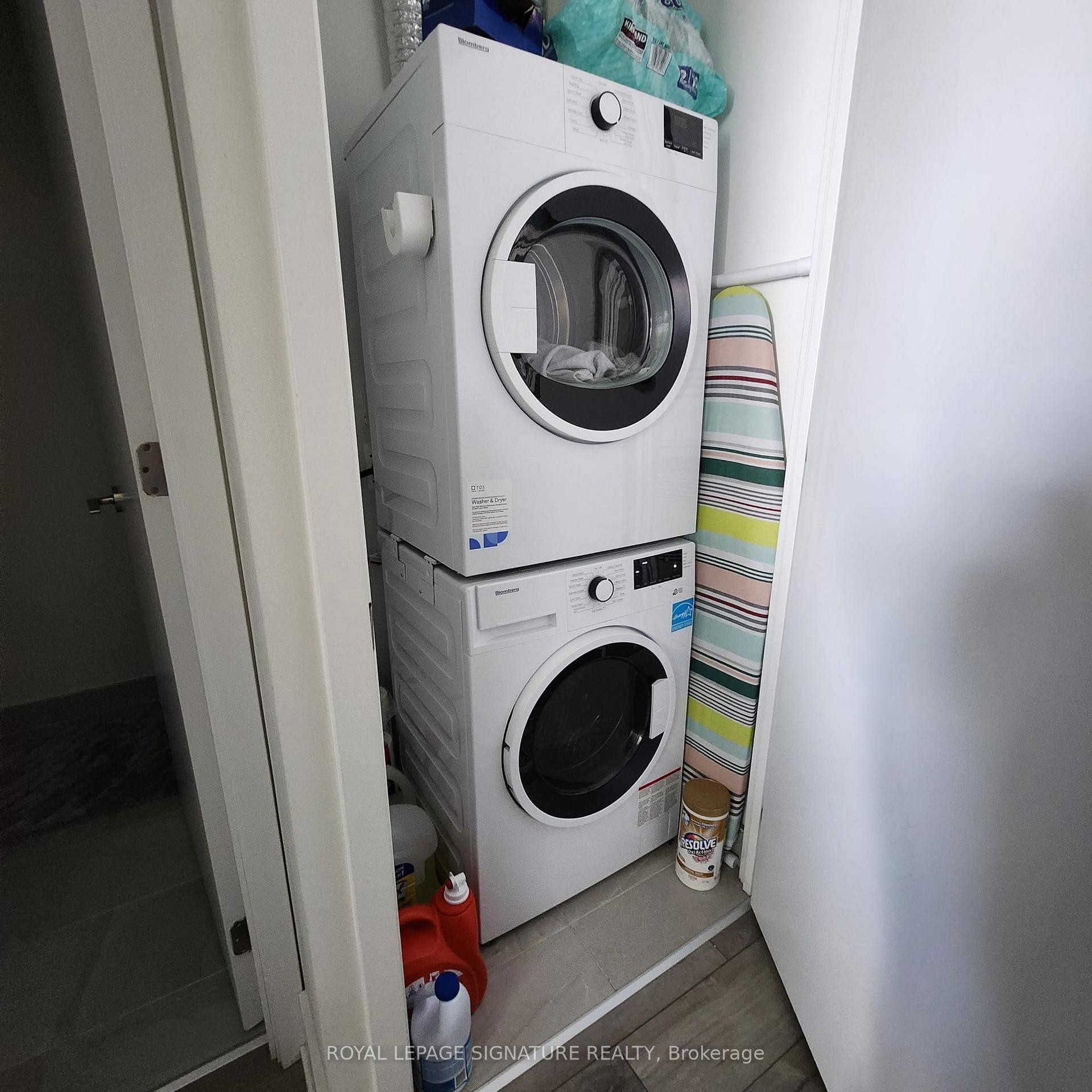 910-3100 Keele Street, Toronto, ON - Indoor Photo Showing Laundry Room