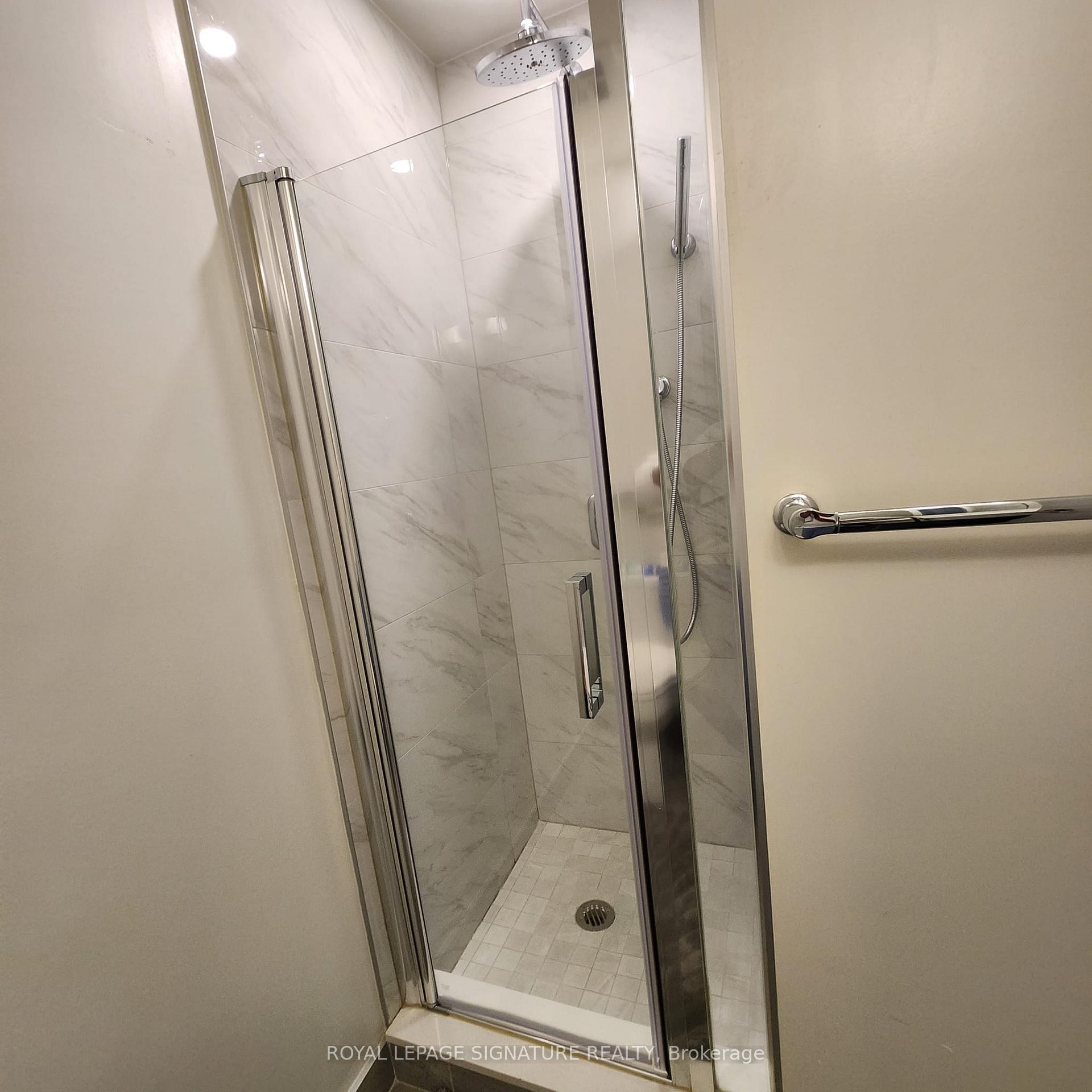 910-3100 Keele Street, Toronto, ON - Indoor Photo Showing Bathroom