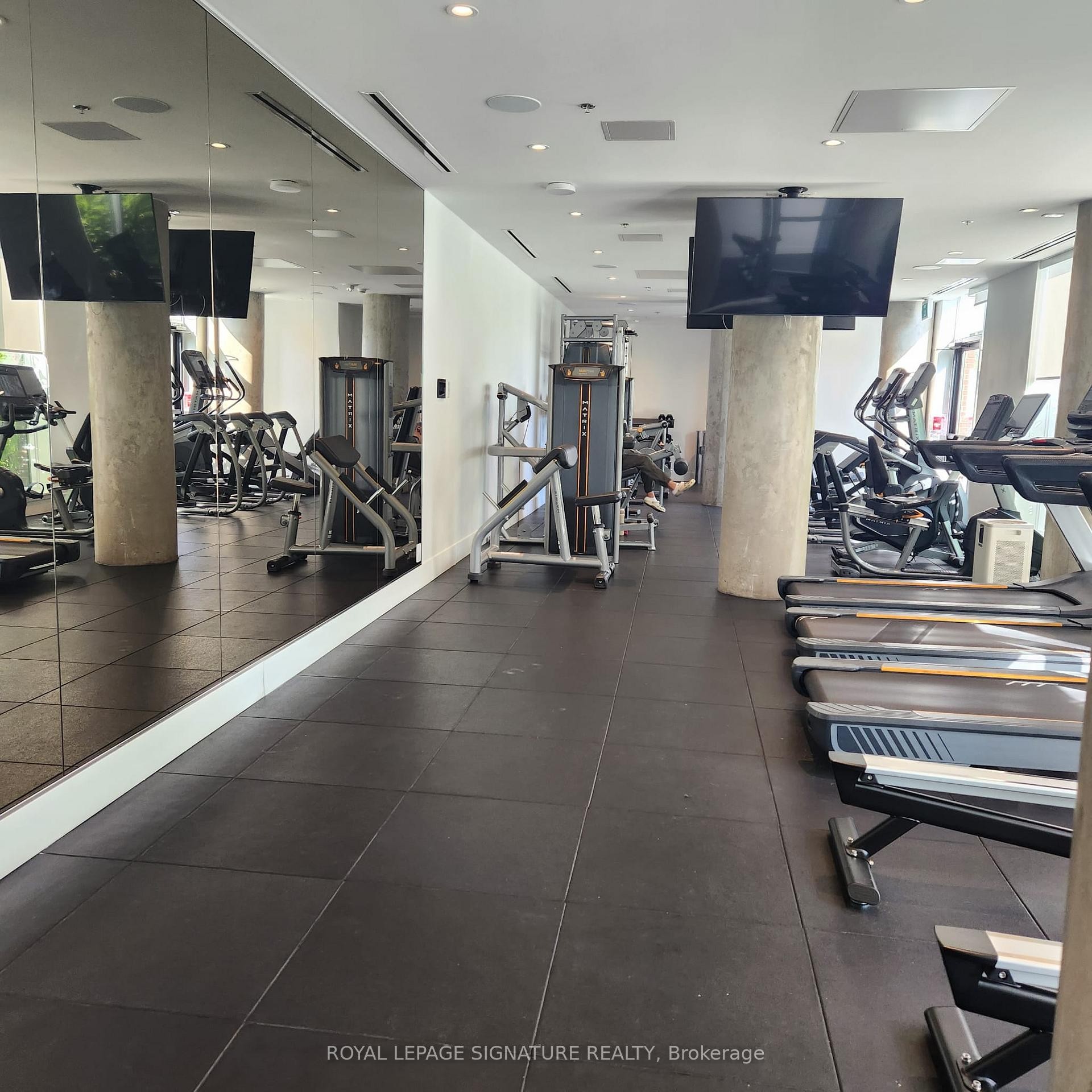 910-3100 Keele Street, Toronto, ON - Indoor Photo Showing Gym Room