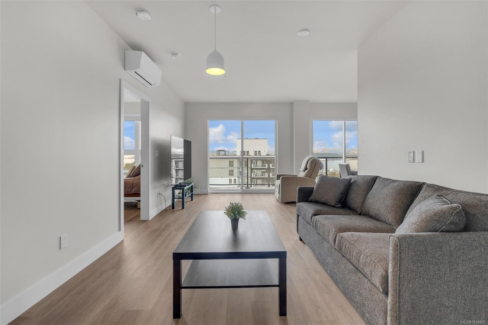 1009-622 Admirals Rd, Esquimalt, BC - Indoor Photo Showing Living Room