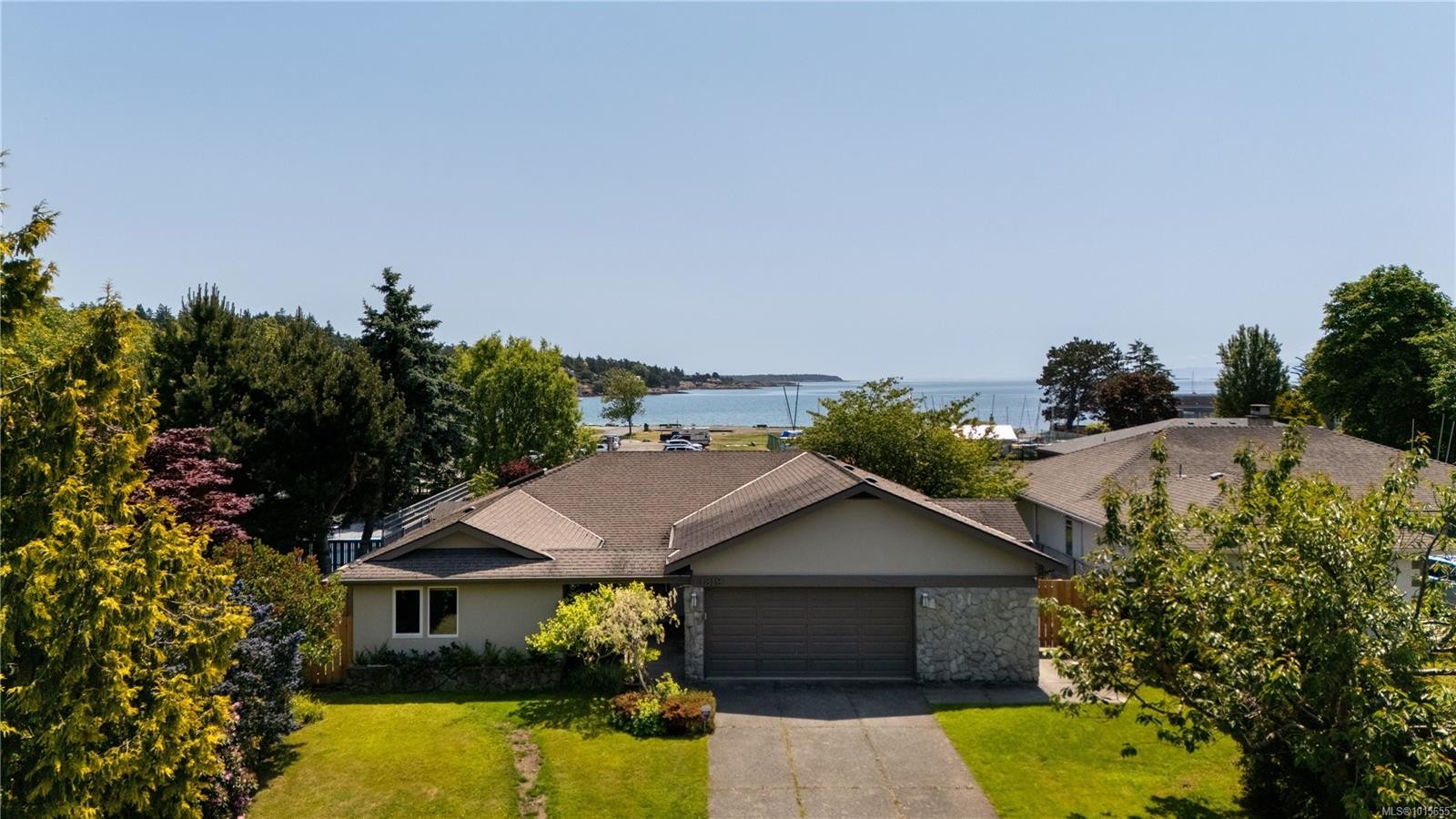 3819 Beachview Pl, Saanich, BC