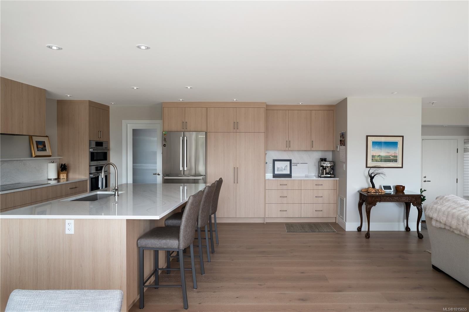 3819 Beachview Pl, Saanich, BC