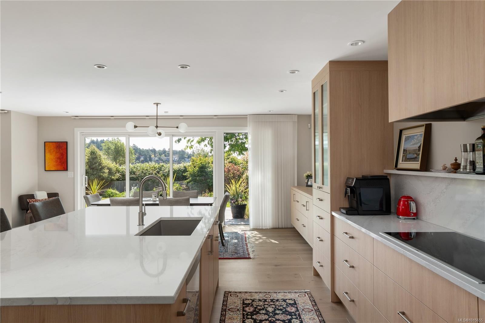 3819 Beachview Pl, Saanich, BC