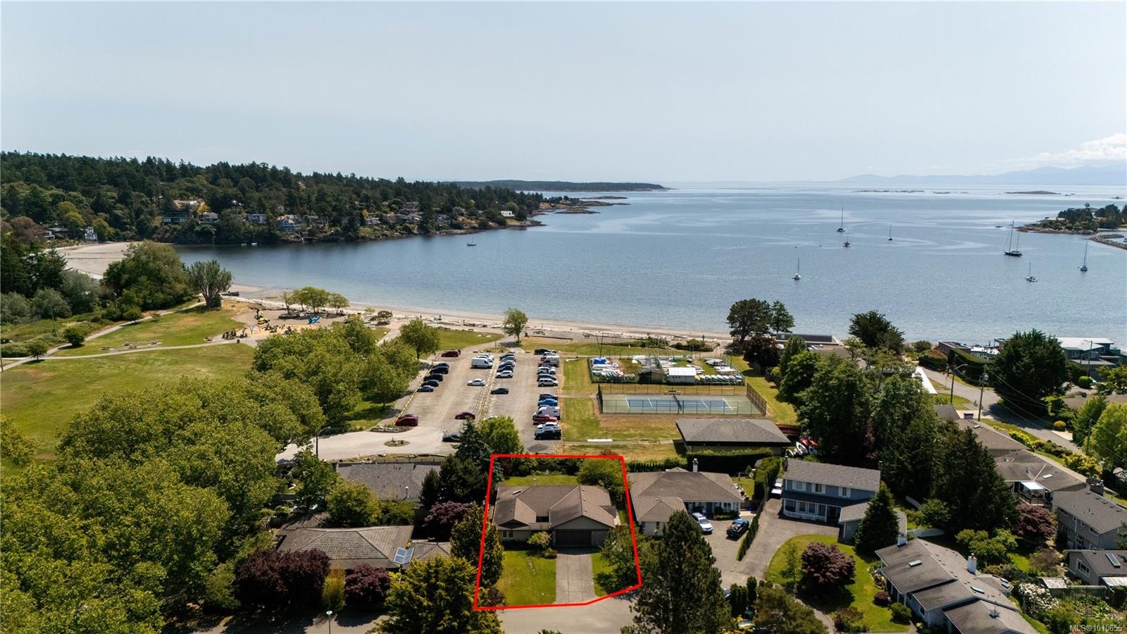 3819 Beachview Pl, Saanich, BC
