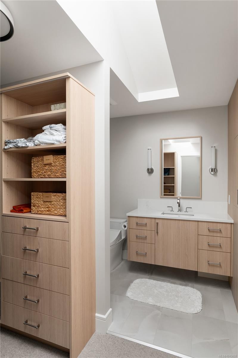 3819 Beachview Pl, Saanich, BC