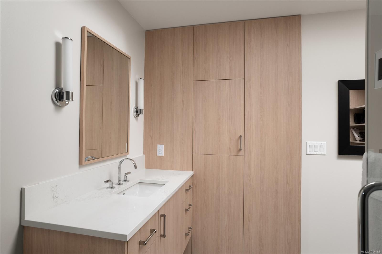 3819 Beachview Pl, Saanich, BC