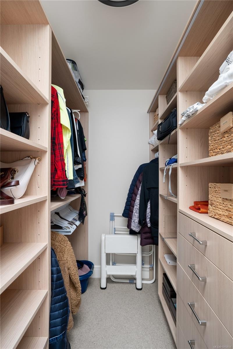 3819 Beachview Pl, Saanich, BC