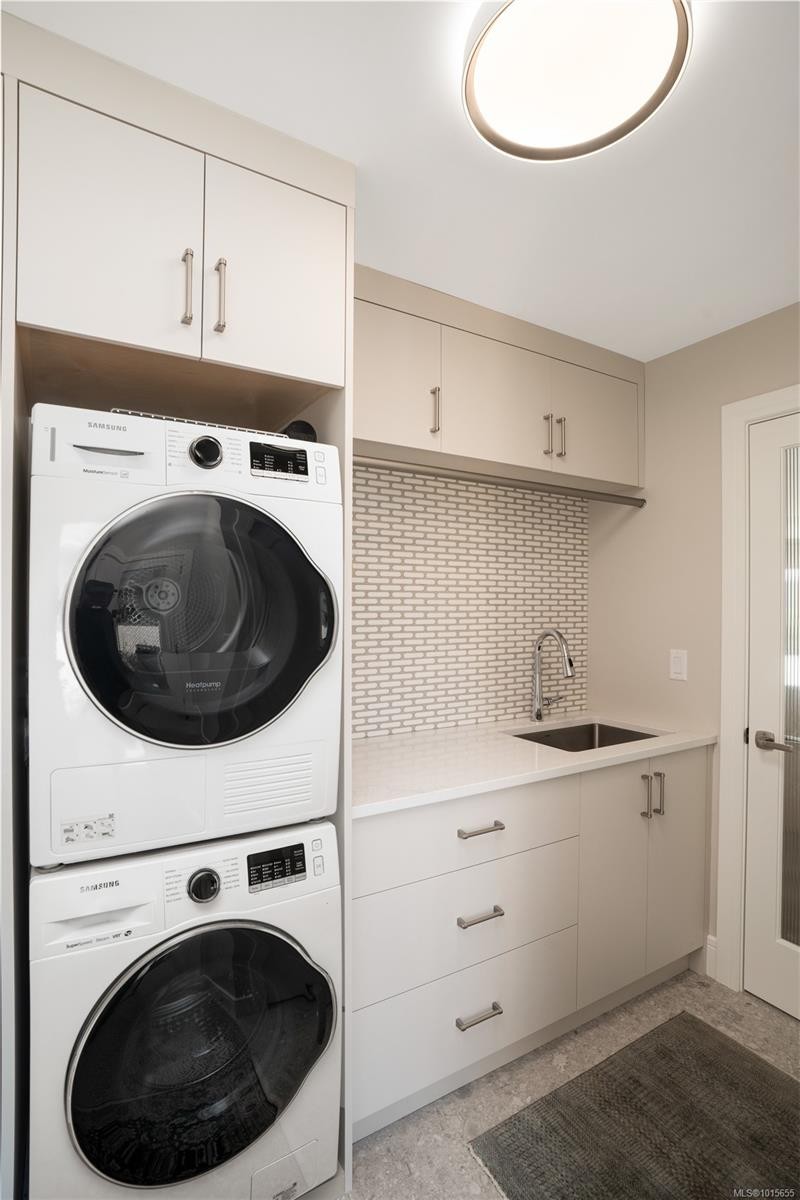 3819 Beachview Pl, Saanich, BC