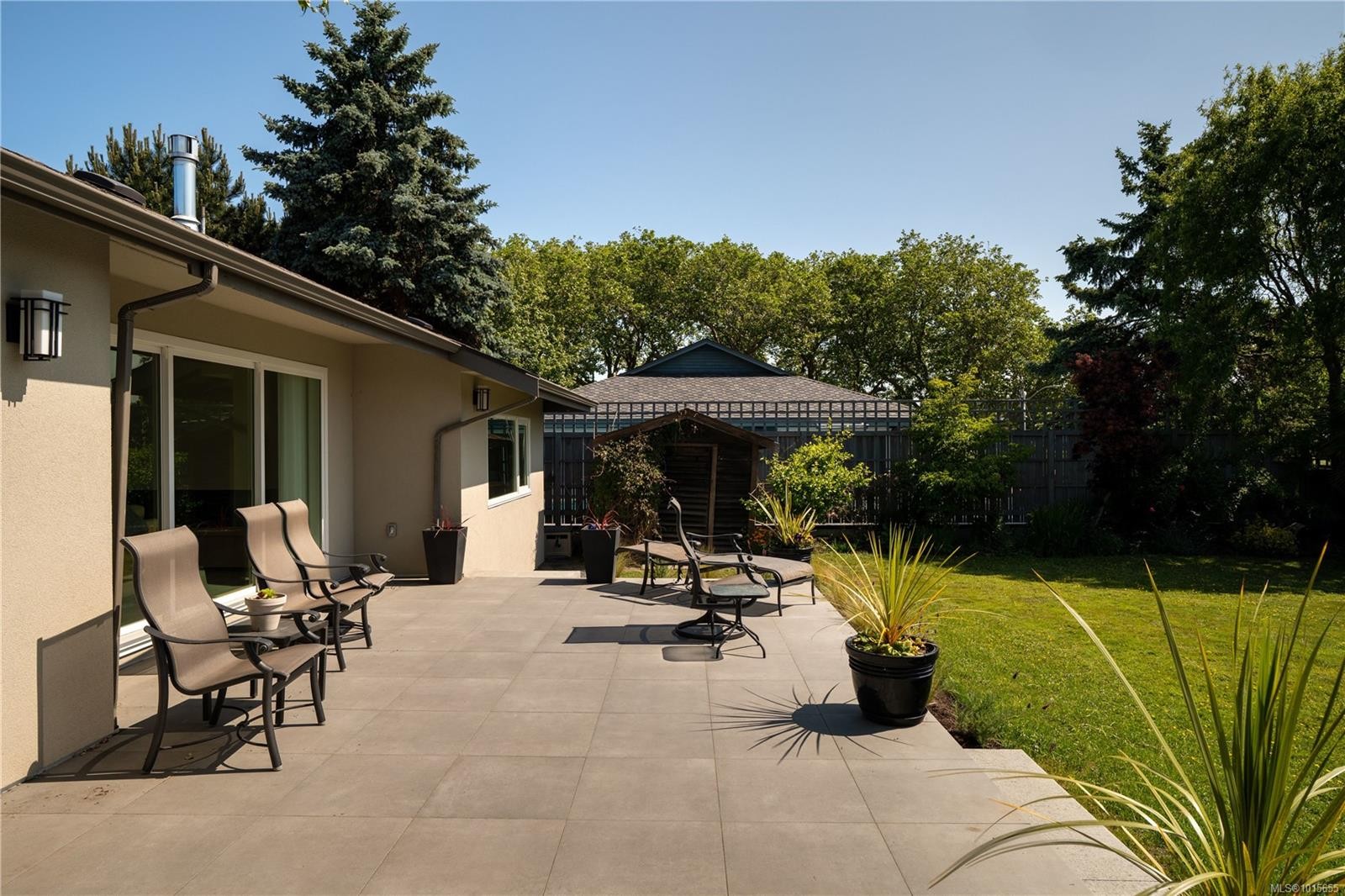 3819 Beachview Pl, Saanich, BC