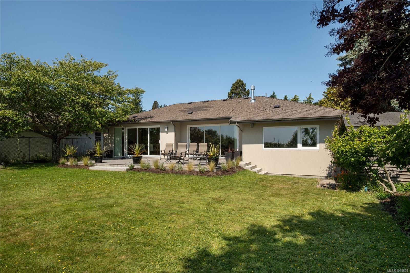 3819 Beachview Pl, Saanich, BC