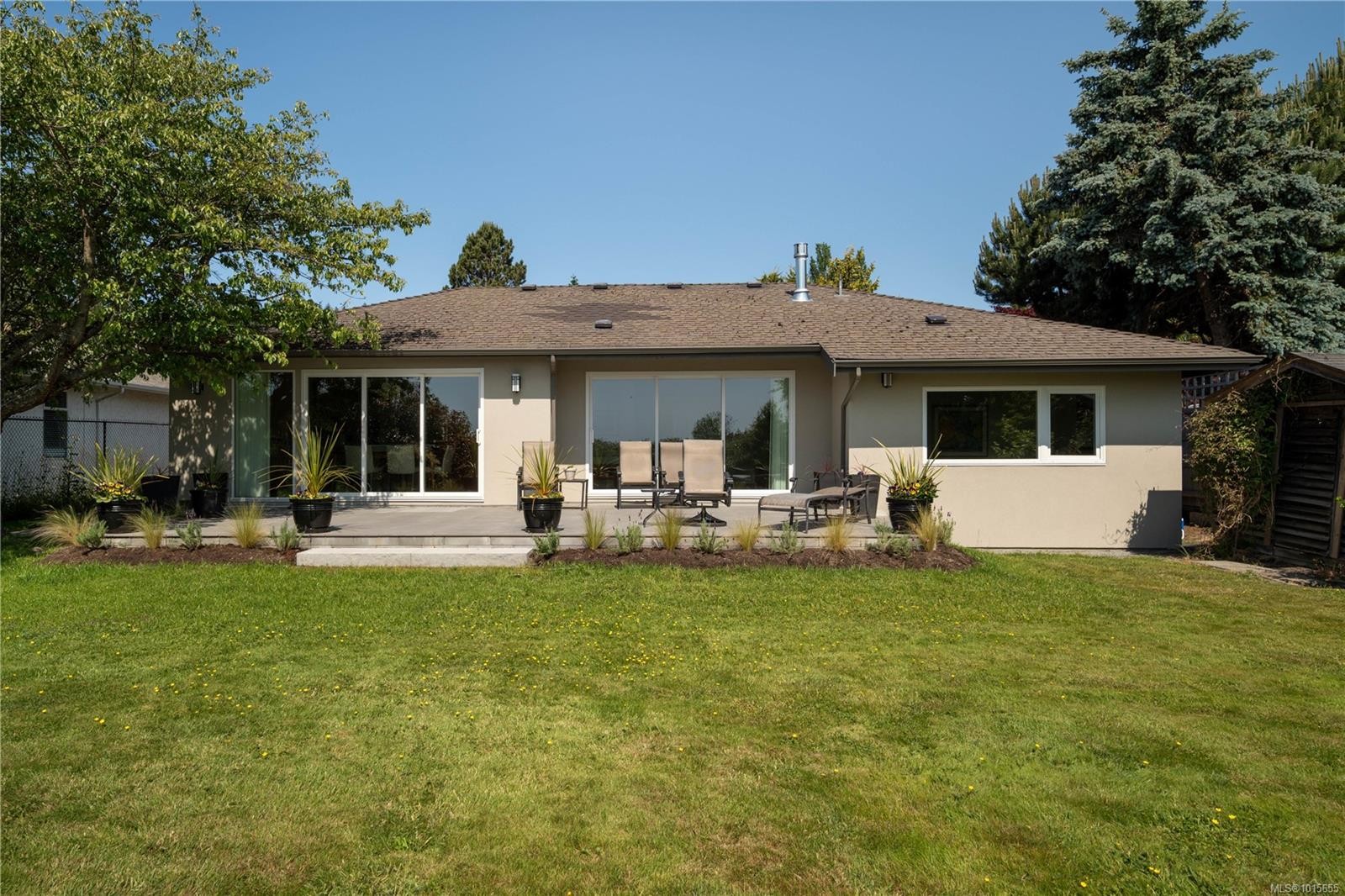 3819 Beachview Pl, Saanich, BC