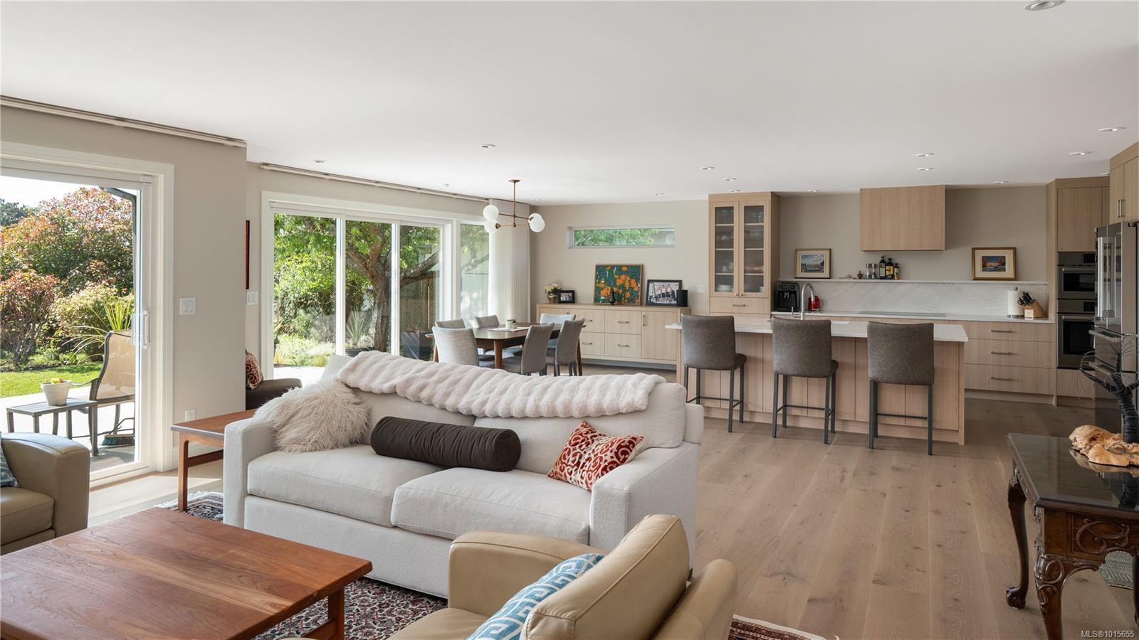 3819 Beachview Pl, Saanich, BC